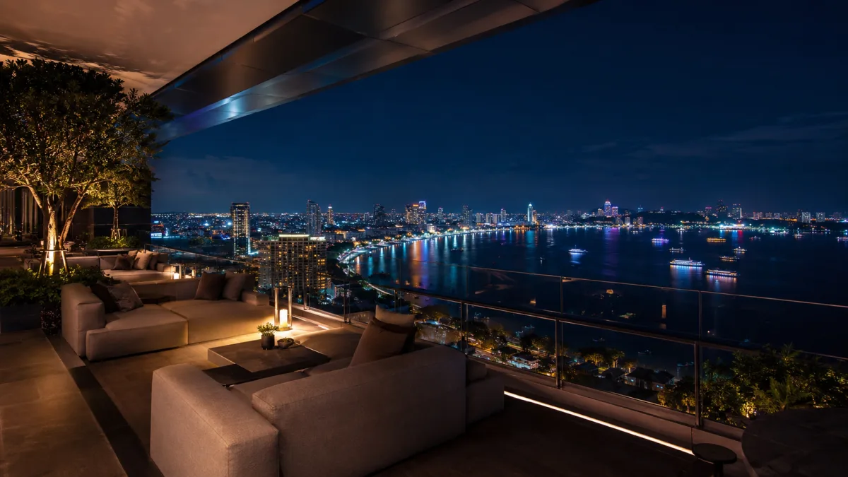 Panoramaterrasse mit Blick über Pattaya