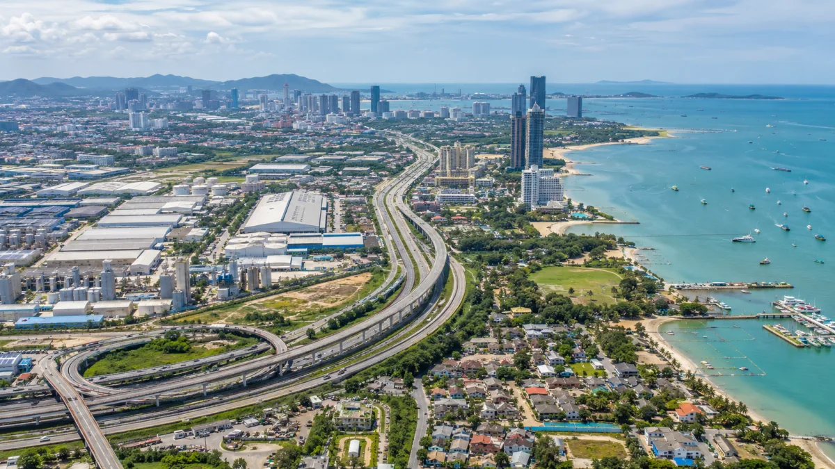 Luftaufnahme Pattaya Thailand – Skyline, Küste & Immobilien am Golf von Thailand
