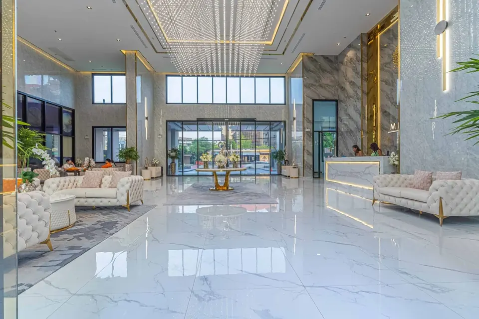 Arcadia Millennium Tower, Arcadia Millennium Tower Eingang Lobby Wartebereich Scaled Jpg
