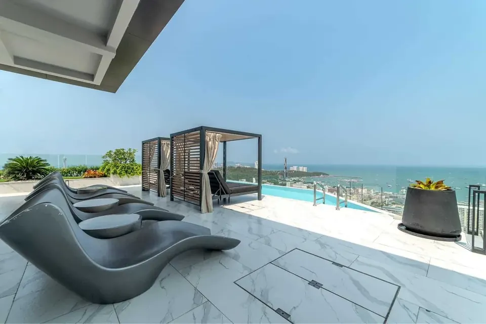 Arcadia Millennium Tower, Arcadia Millennium Tower Rooftop Pool Liegen Jpg