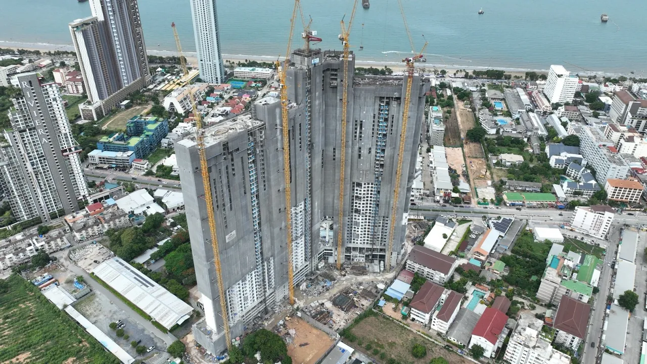 Copacabana Coral Reef Jomtien, construction progress August 2026, aerial view from the sea side with beach and coastline