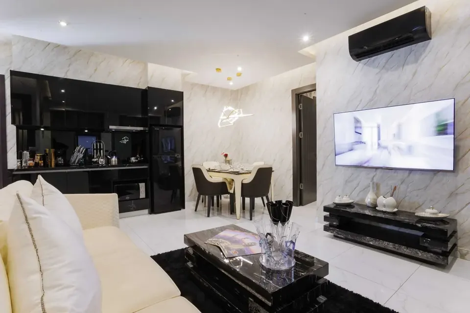 Grand Solaire Pattaya, Living and dining area with kitchen