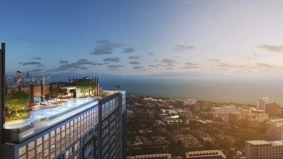 Seven Seas Le Carnival, Rooftop Infinity-Pool mit Meerblick
