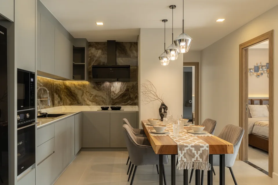 Zensiri Residences Jomtien, kitchen with island and dining area
