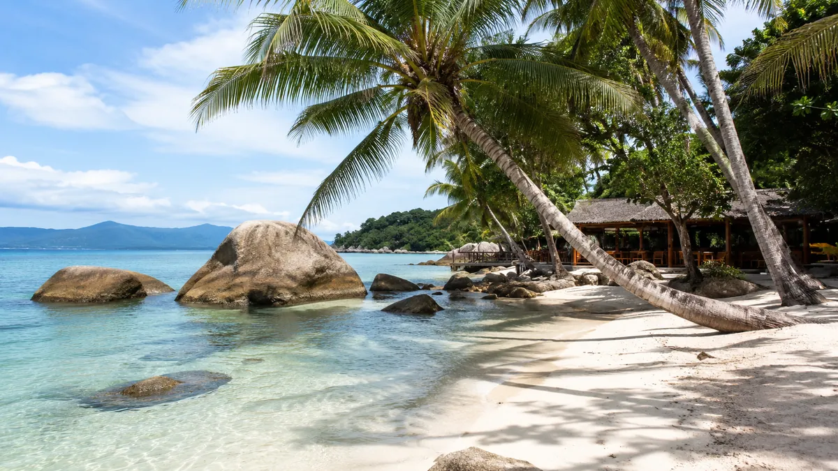 Palmenstrand auf Koh Samui (Symbolbild, KI-generiert)