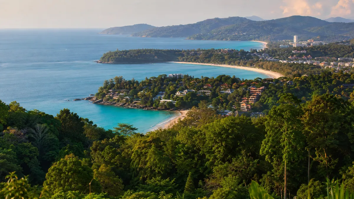 Buchten der Phuket-Westküste (Symbolbild, KI-generiert)